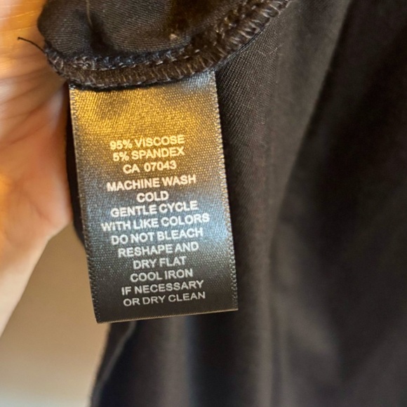 Cable & Gauge Black Relaxed Blouse with White trim and side slits - Picture 5 of 6